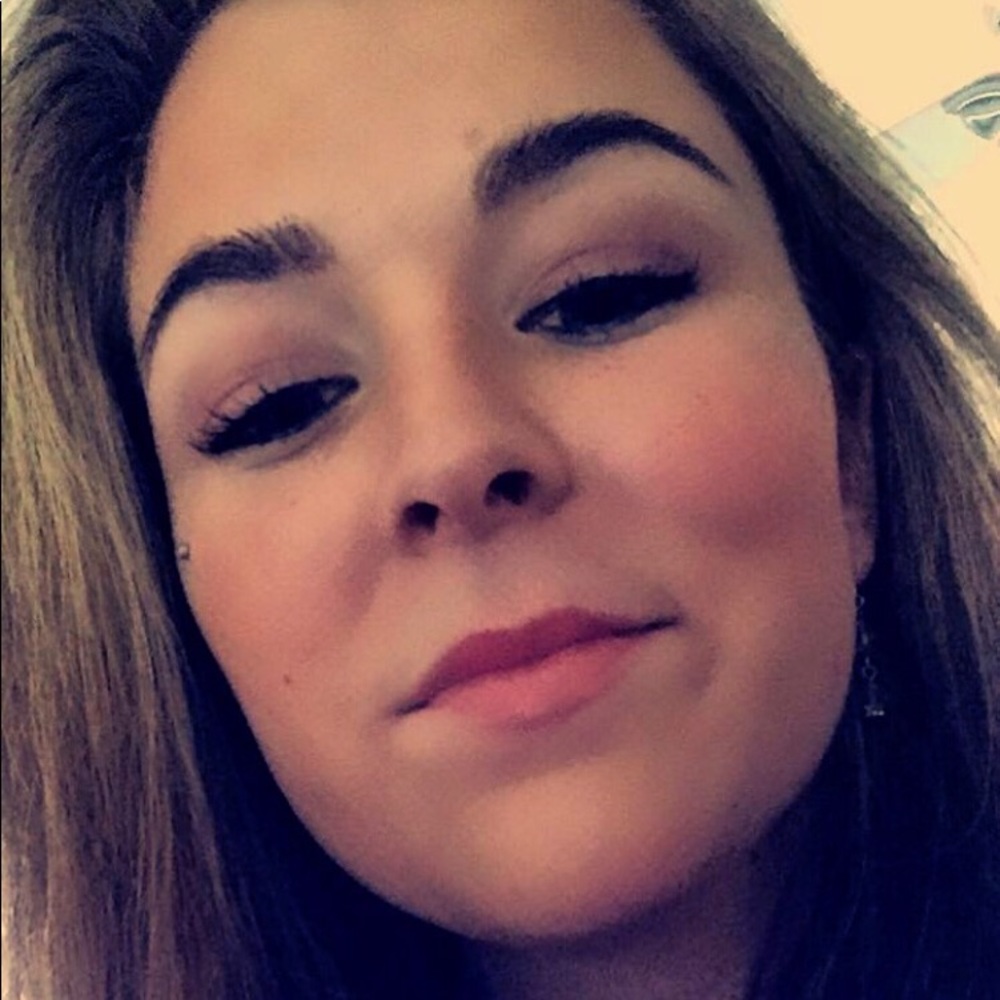 Meet your Posher, Ezza